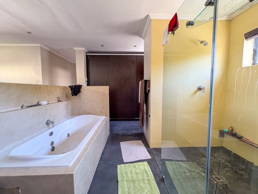 3 Bedroom Property for Sale in Vredehoek Western Cape